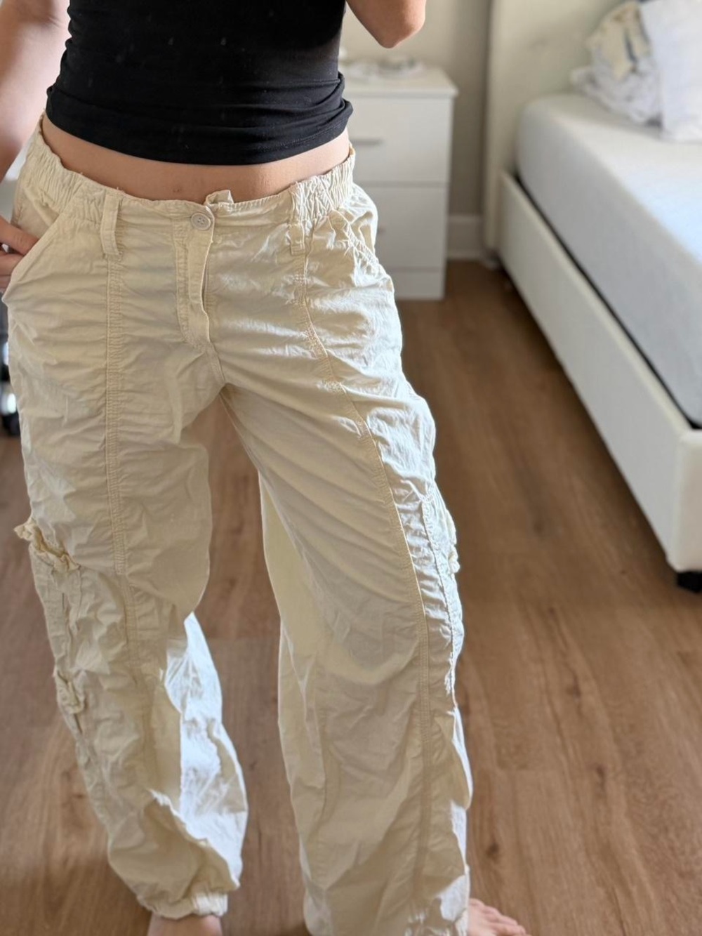Women’s Lightweight Cargo Pants in Cream - Comfortable Everyday Wear